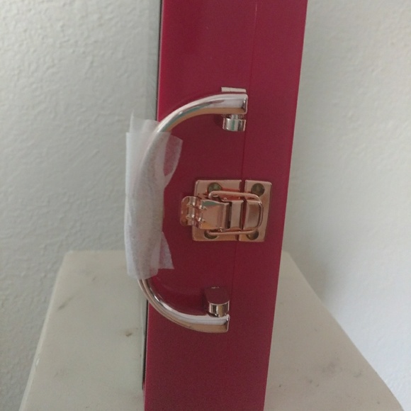 Makeup - Picture 3 of 3